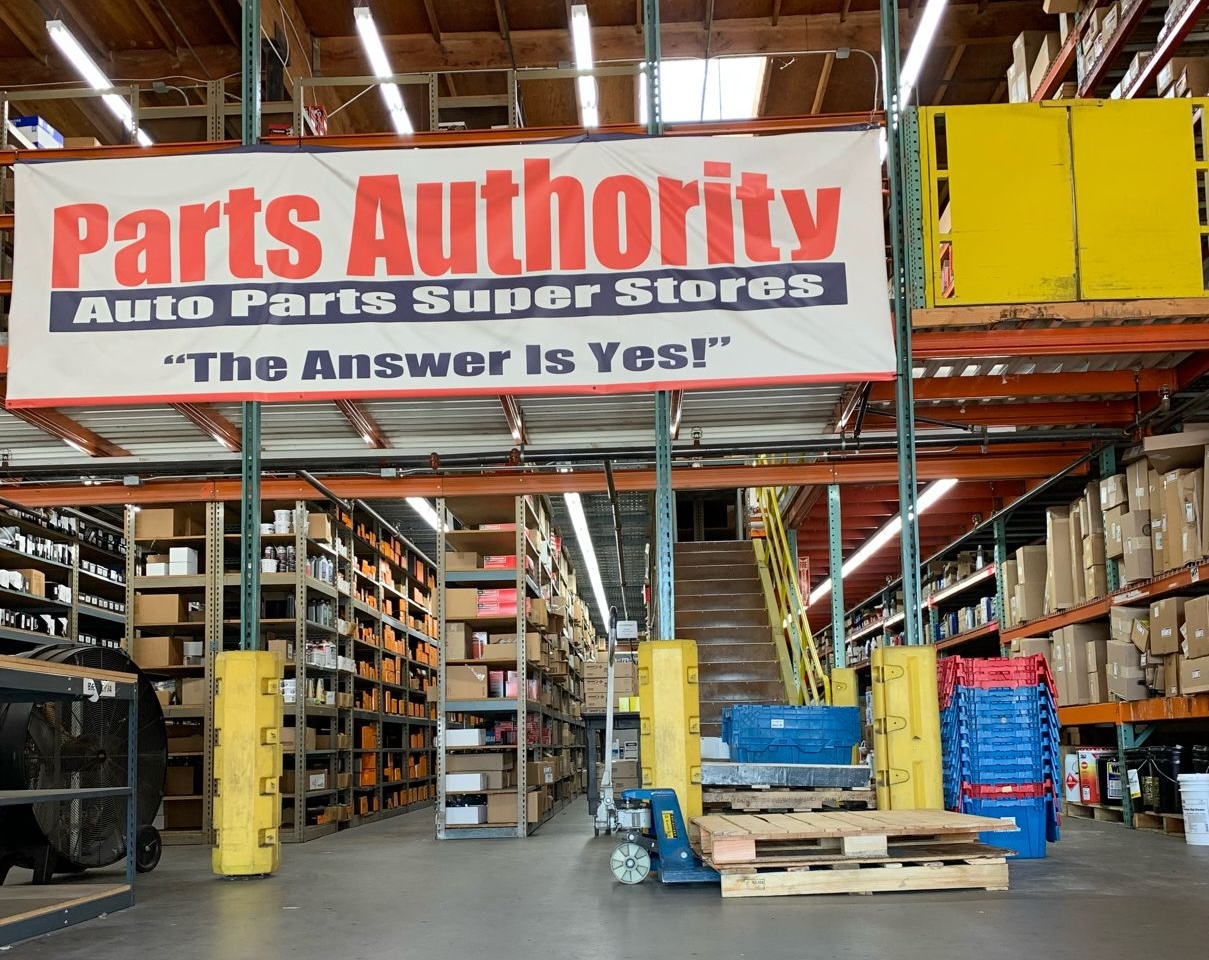 Imagen de almacén utilizada para el artículo en español sobre Parts Authority.